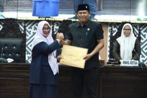 Dokumen Ranperda Perubahan APBD 2026 Luwu Timur diserahkan dalam rapat paripurna DPRD