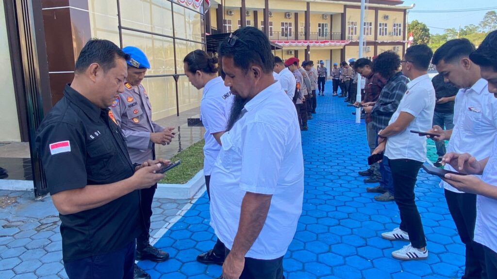 Sidak ponsel personel Polres Luwu Timur untuk mencegah judi online dan pinjol ilegal, berita lutim terbaru