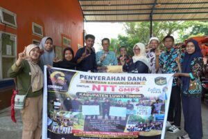 Wakil Bupati Luwu Timur Puspawati Husler menerima bantuan dana GMPS untuk korban bencana NTT, berita lutim hari ini