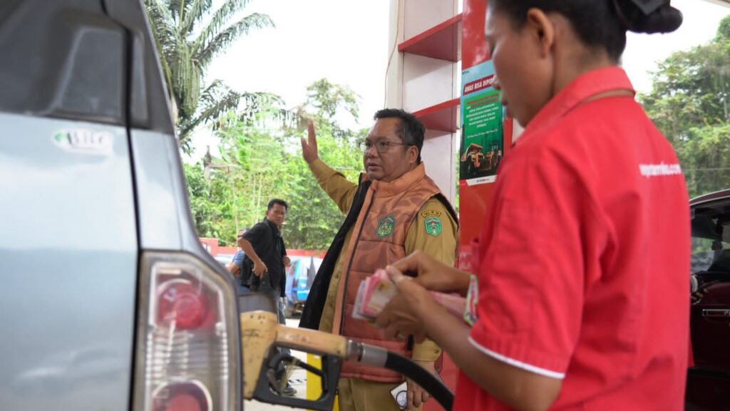 Tim pengawasan barang bersubsidi Luwu Timur saat sosialisasi di SPBU