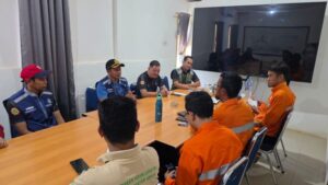 Kepala Disnakertrans Luwu Timur saat pembinaan perusahaan di Desa Ussu Malili