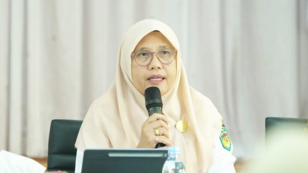 Kepala Dinas Pendidikan dan Kebudayaan Luwu Timur Raoda K saat memimpin pemetaan sarana sekolah lewat One Data Dikbud