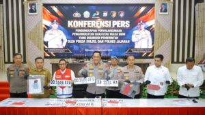 Kapolda Sulsel menyampaikan pengungkapan 10 kasus penyalahgunaan BBM subsidi dalam konferensi pers di Mapolda Sulsel
