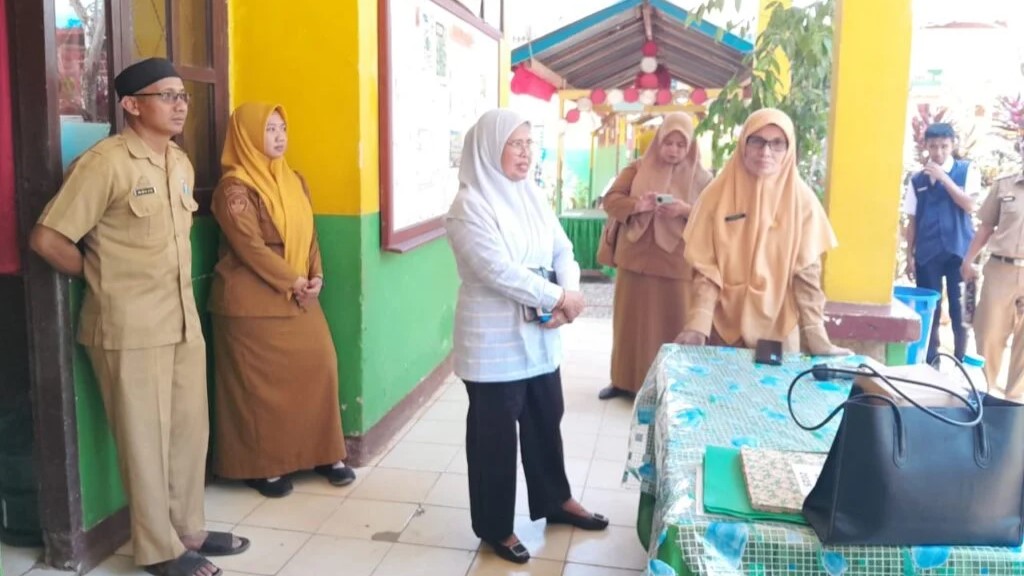 Kunjungan Wakil Ketua DPRD Luwu Timur Harisah Suharjo ke UPT SMPN 2 Malili untuk menyerap aspirasi sekolah