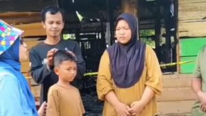 Penyerahan bantuan Pemkab Luwu Timur untuk keluarga siswa terdampak kebakaran di Purwosari, berita Luwu Timur