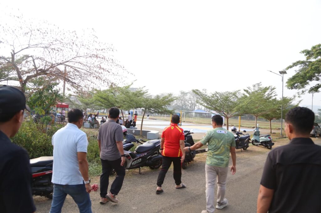 Bupati Luwu Timur meninjau Lapangan Benteng di Desa Nikkel Nuha, berita luwu timur terkini