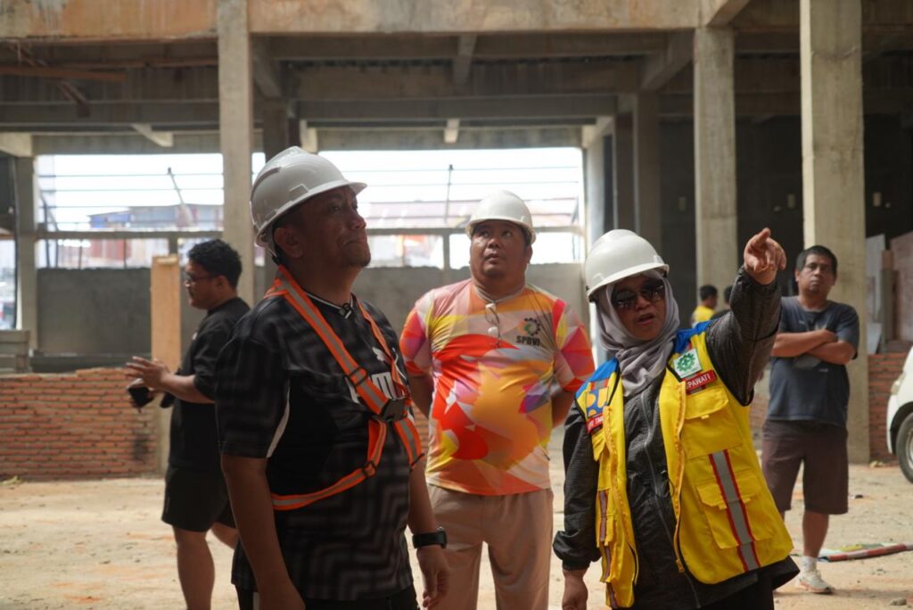 Peninjauan pembangunan Pasar Modern Tomoni tahap III di Luwu Timur