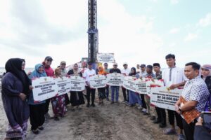 Berita Luwu Timur: penyerahan bantuan keuangan Rp17 miliar untuk Bulukumba di Pantai Merpati