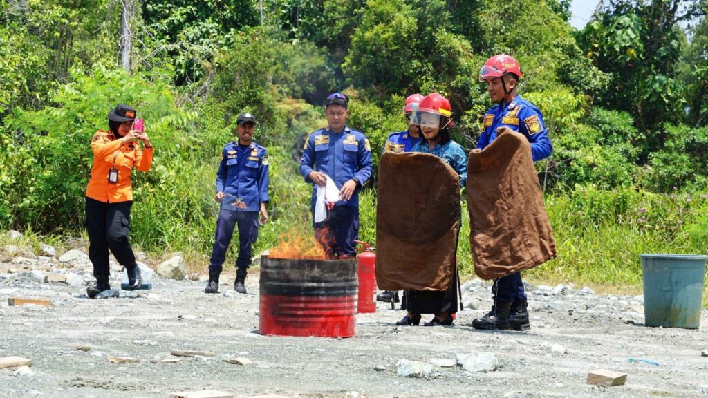 Peserta pelatihan keluarga tanggap bencana alam di Luwu Timur