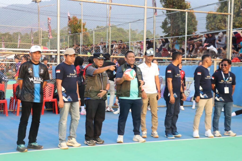 Pembukaan turnamen bola voli Lampia Cup III 2026 di Desa Harapan Malili, Luwu Timur