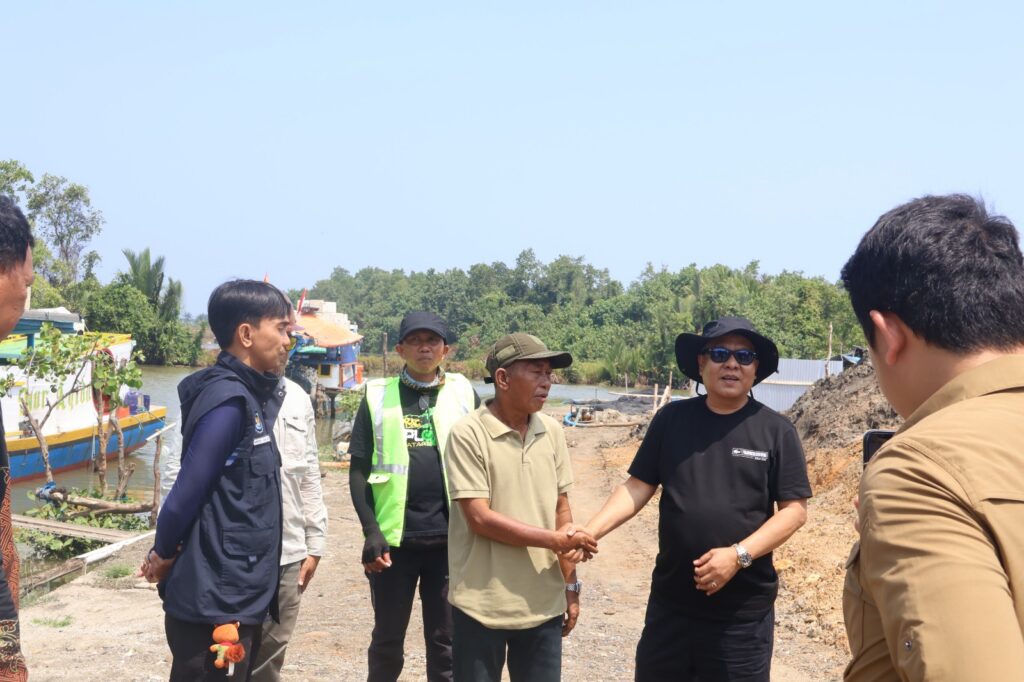 Kunjungan peninjauan proyek Kampung Nelayan Merah Putih di desa pesisir Luwu Timur