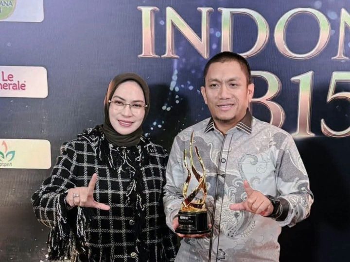 Bupati Luwu Timur menerima penghargaan Daerah Peduli Inovasi Kreatif KompasTV