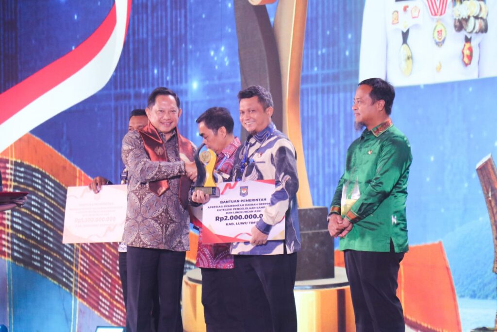 Penghargaan pengelolaan sampah Luwu Timur tingkat kabupaten di Regional Sulawesi