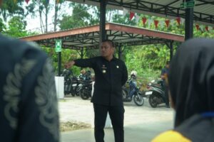 Bupati Luwu Timur Irwan Bachri Syam saat inspeksi mendadak di dua organisasi perangkat daerah