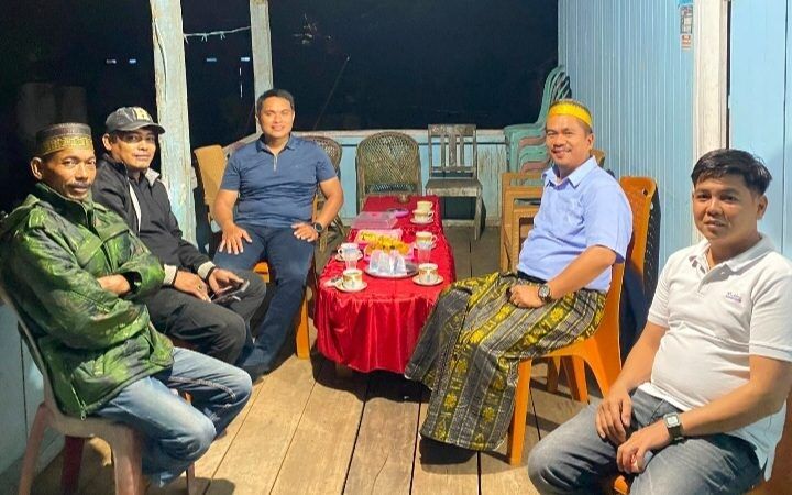 Warga Desa Kawata Kecamatan Wasuponda Luwu Timur menggelar padungku atau pesta panen