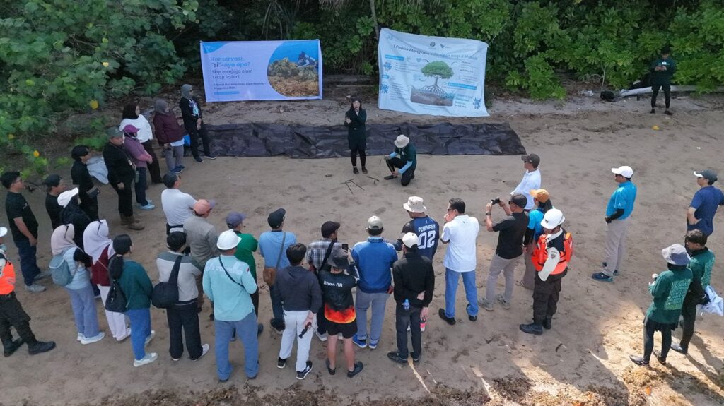 Penanaman mangrove di Mangkasa Point, Desa Harapan, Kecamatan Malili, Luwu Timur