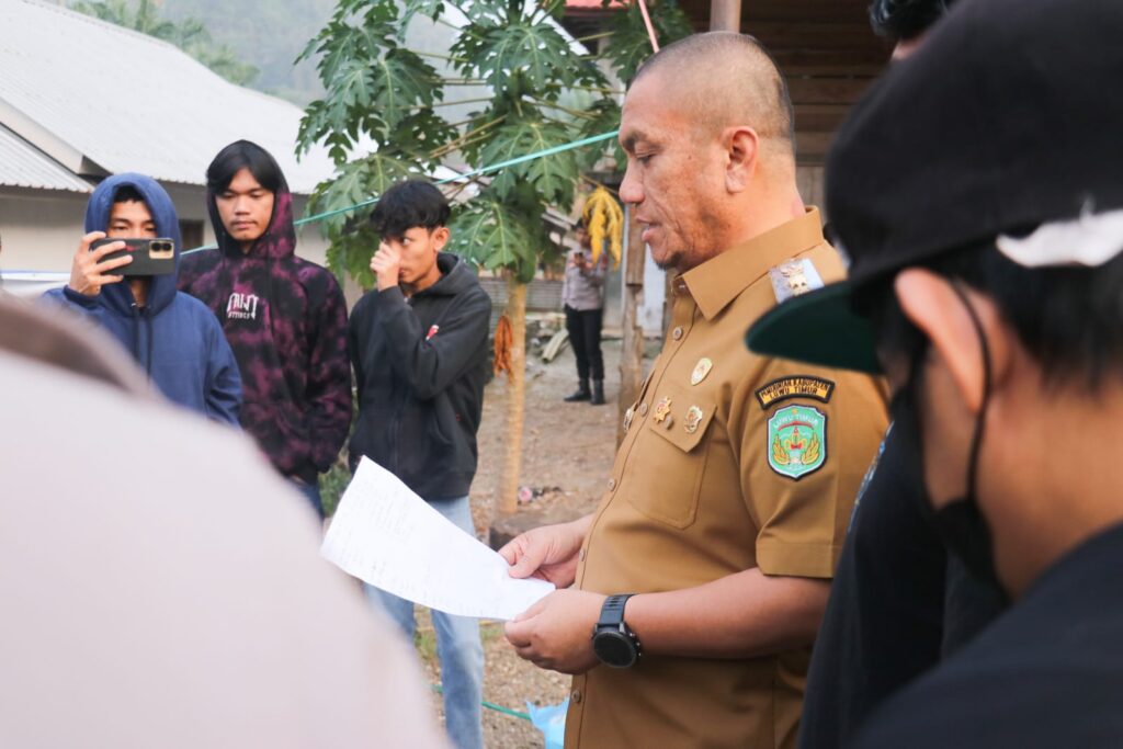 Suasana mediasi aksi penutupan akses jalan warga di lingkar tambang viral Luwu Timur