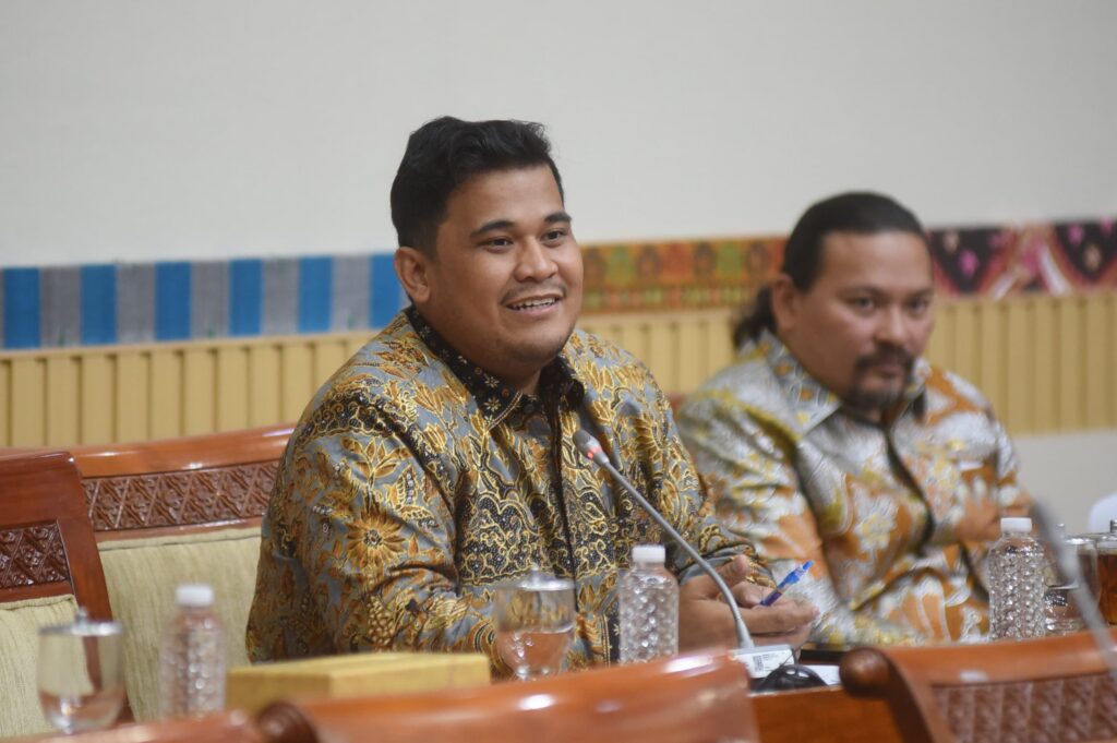 Andi Amar dalam rapat tentang kepastian hukum untuk usaha Luwu Timur