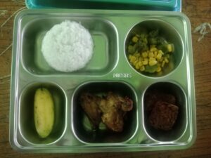 Sajian makanan dalam program makan bergizi gratis, ilustrasi penyaluran anggaran program MBG