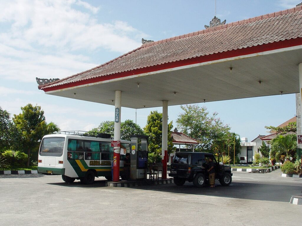 Ilustrasi stasiun pengisian bahan bakar umum di Bali