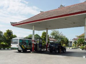 Ilustrasi stasiun pengisian bahan bakar umum di Bali