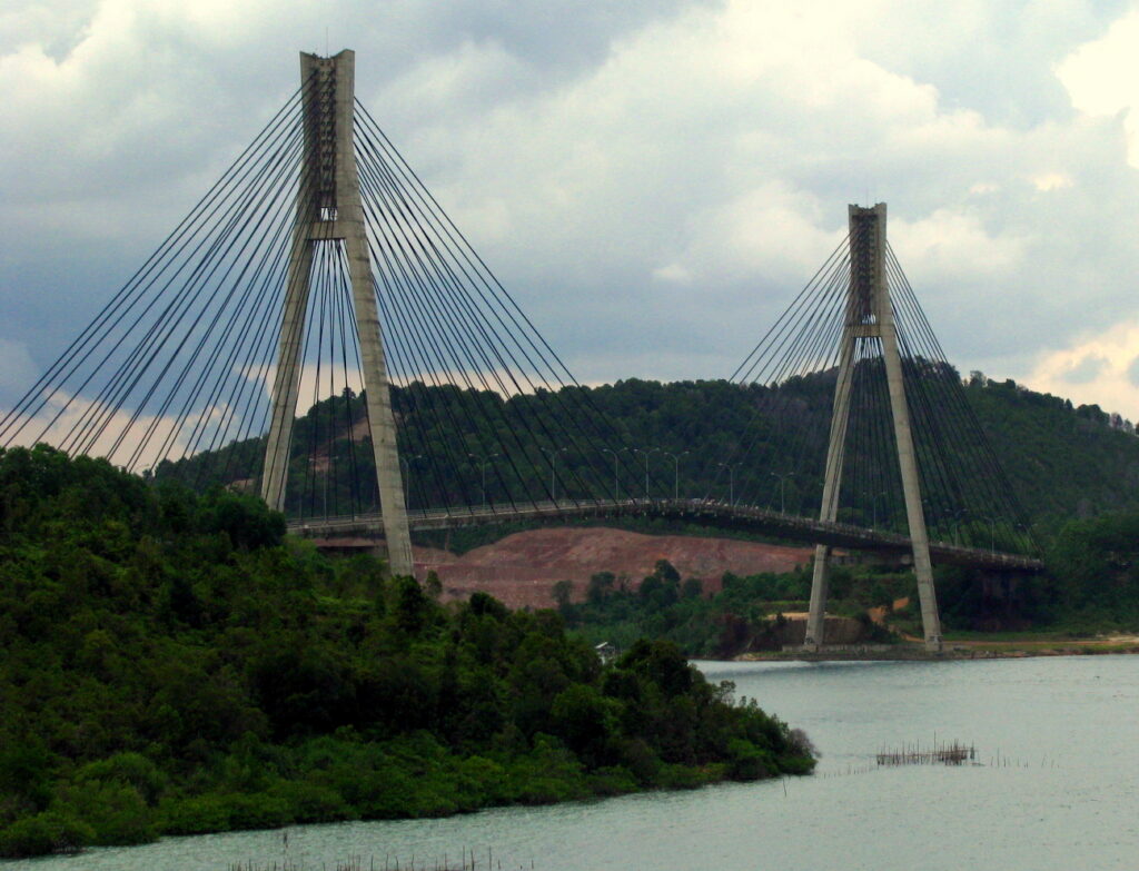 Jembatan Barelang membentang di atas perairan Batam