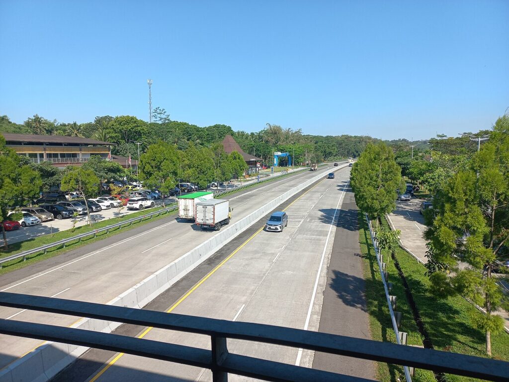 Ruas Jalan Tol Trans Jawa sebagai ilustrasi kecelakaan bus pariwisata di Tol Ngawi-Solo