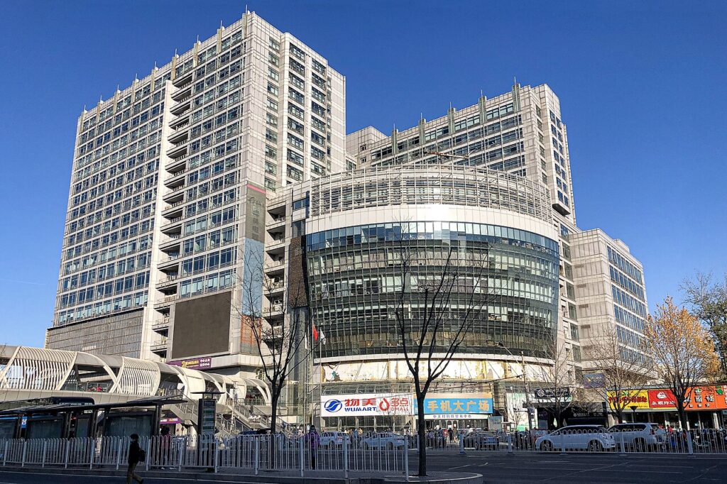 Gedung Zhongguancun Science and Technology Trade Center di Beijing, pusat industri teknologi China