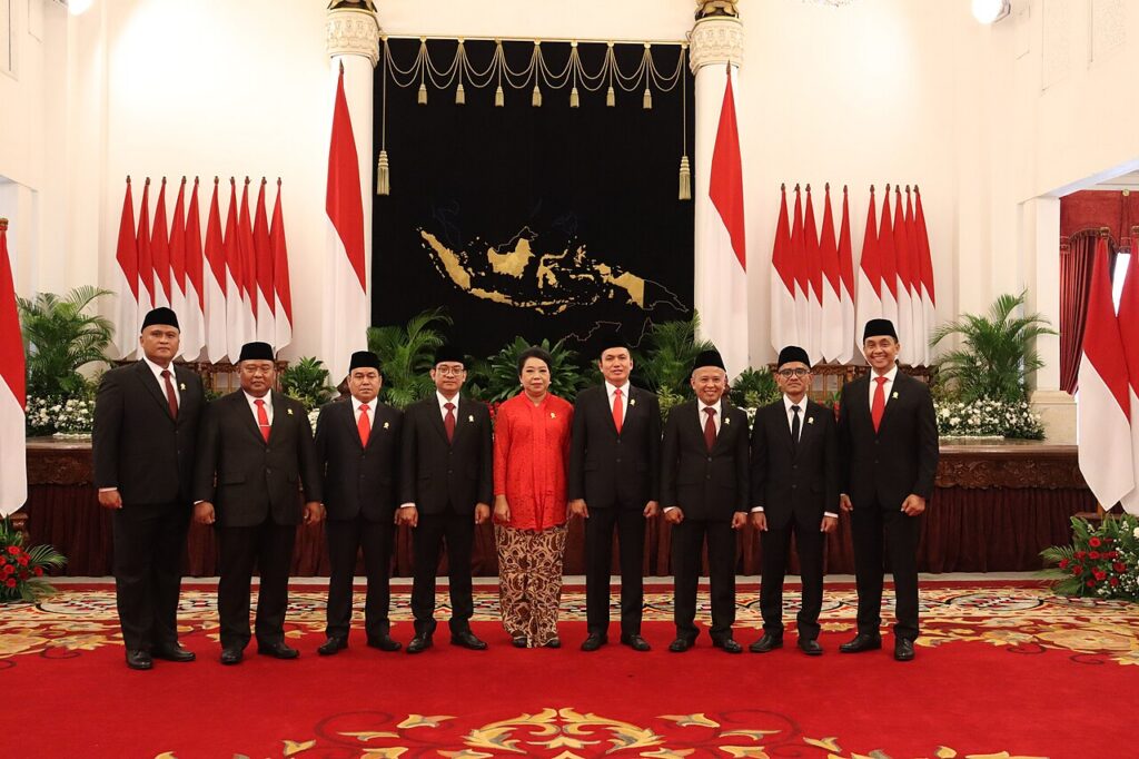 Anggota Komisi Pengawas Persaingan Usaha periode 2024 sampai 2029 dalam foto resmi