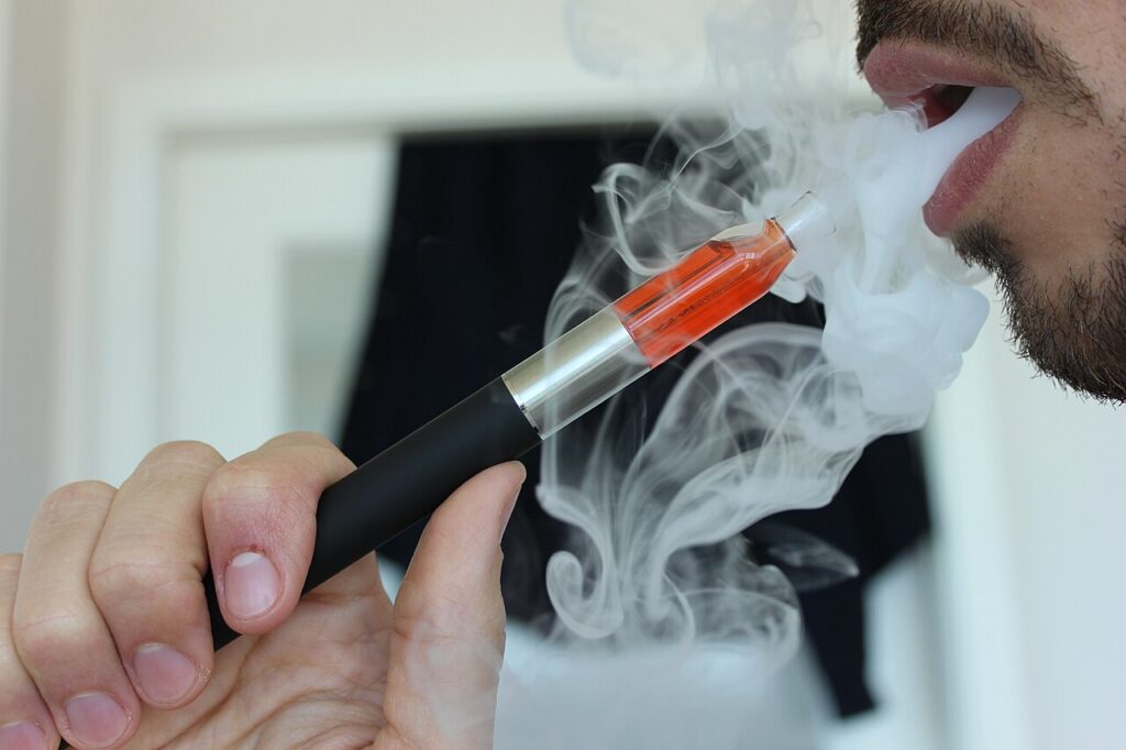 Uap dari rokok elektrik atau vape