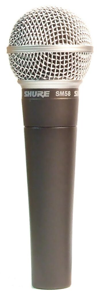 Mikrofon Shure SM58 sebagai ilustrasi teknologi suara dan voice AI