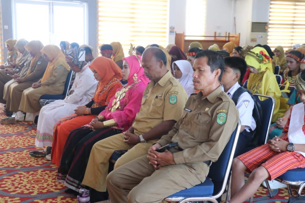 Siswa mengikuti Festival Tunas Bahasa Ibu dalam berita lutim pendidikan