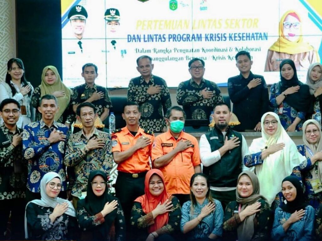 Pertemuan lintas sektor dan lintas program krisis kesehatan Dinas Kesehatan Kabupaten Luwu Timur di Aula Sasana Praja, Malili
