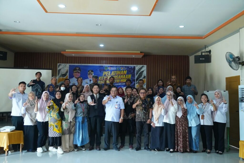 Berita Lutim: peserta pelatihan kewirausahaan usaha mikro di Hotel Sikumbang Tomoni, Luwu Timur