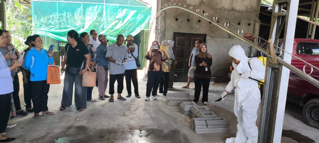 Peternak babi Tomoni Timur mengikuti bimtek biosekuriti di Luwu Timur, berita lutim