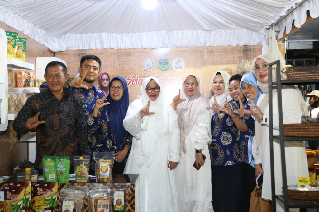 Wakil Bupati Luwu Timur meninjau stan produk daerah di Sulsel Expo Makassar, berita lutim