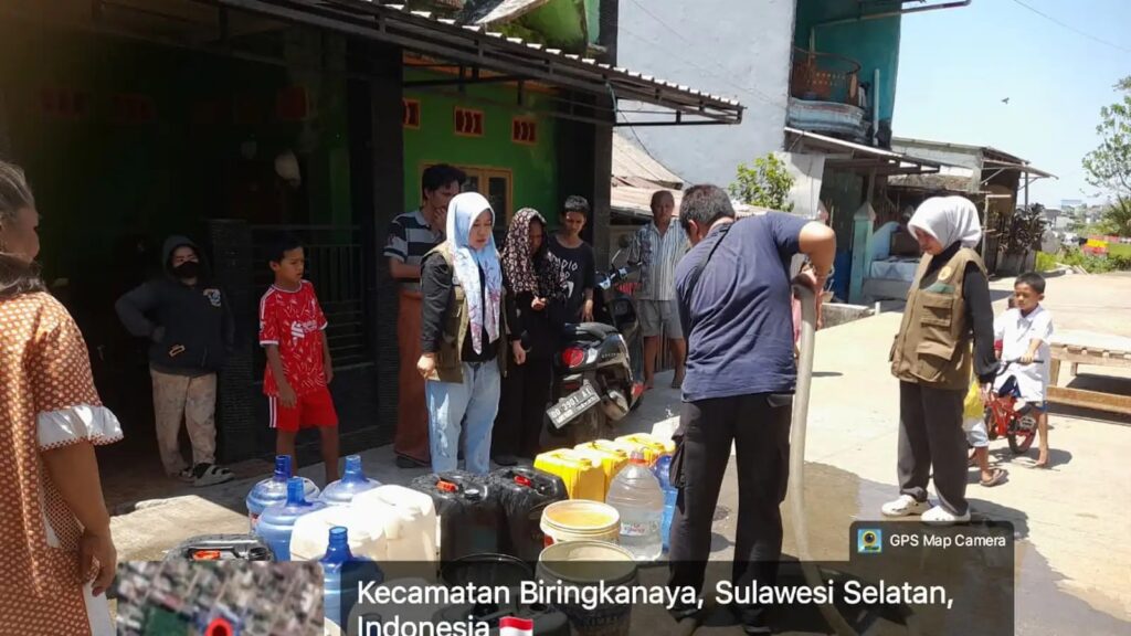 Ilustrasi penyaluran air bersih bagi warga terdampak kekeringan dalam berita luwu timur