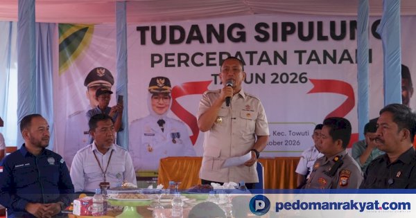Bupati Luwu Timur membuka forum Tudang Sipulung Percepatan Tanam 2026 di Desa Mahalona, Kecamatan Towuti