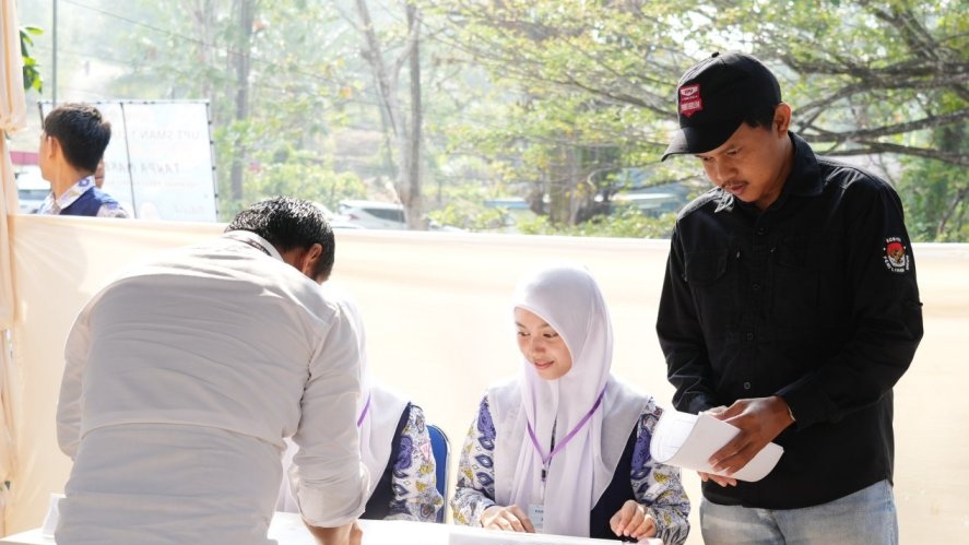 Dua pasangan calon Ketua dan Wakil Ketua OSIS SMAN 1 Luwu Timur mengikuti Pilketos serentak 2026
