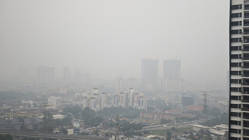 Kabut asap menyelimuti Kuala Lumpur, Malaysia, pada September 2026