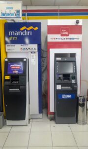 Mesin anjungan tunai mandiri jaringan ATM Link di Indonesia