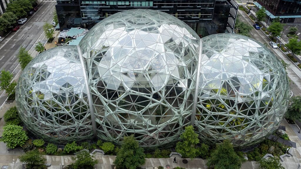 Amazon Spheres di Seattle sebagai ilustrasi perusahaan teknologi Amazon
