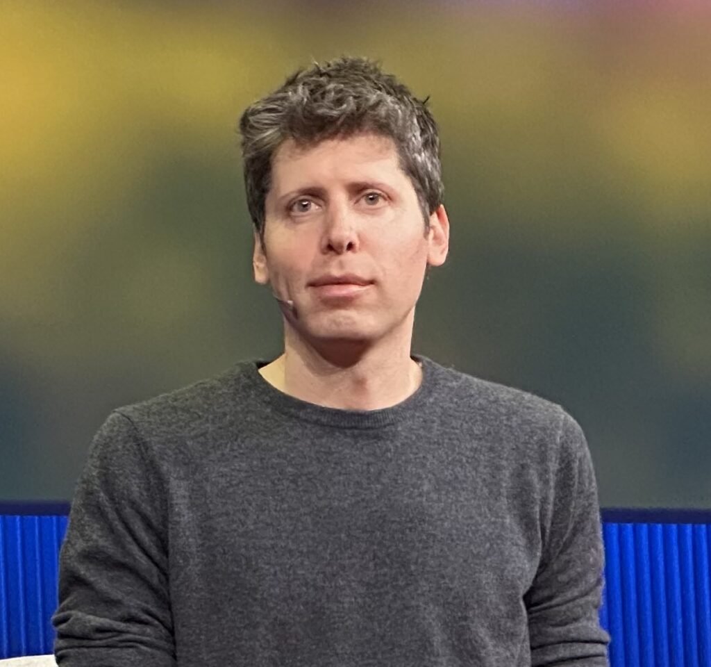 Sam Altman berbicara di panggung TED