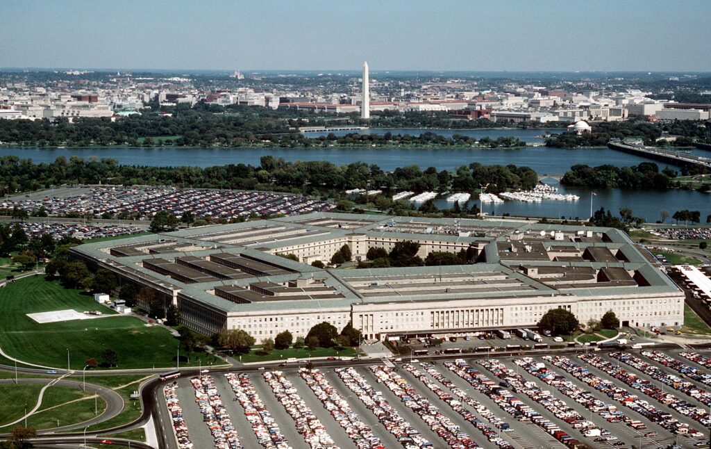 Gedung Pentagon Amerika Serikat dilihat dari udara dengan halaman luas