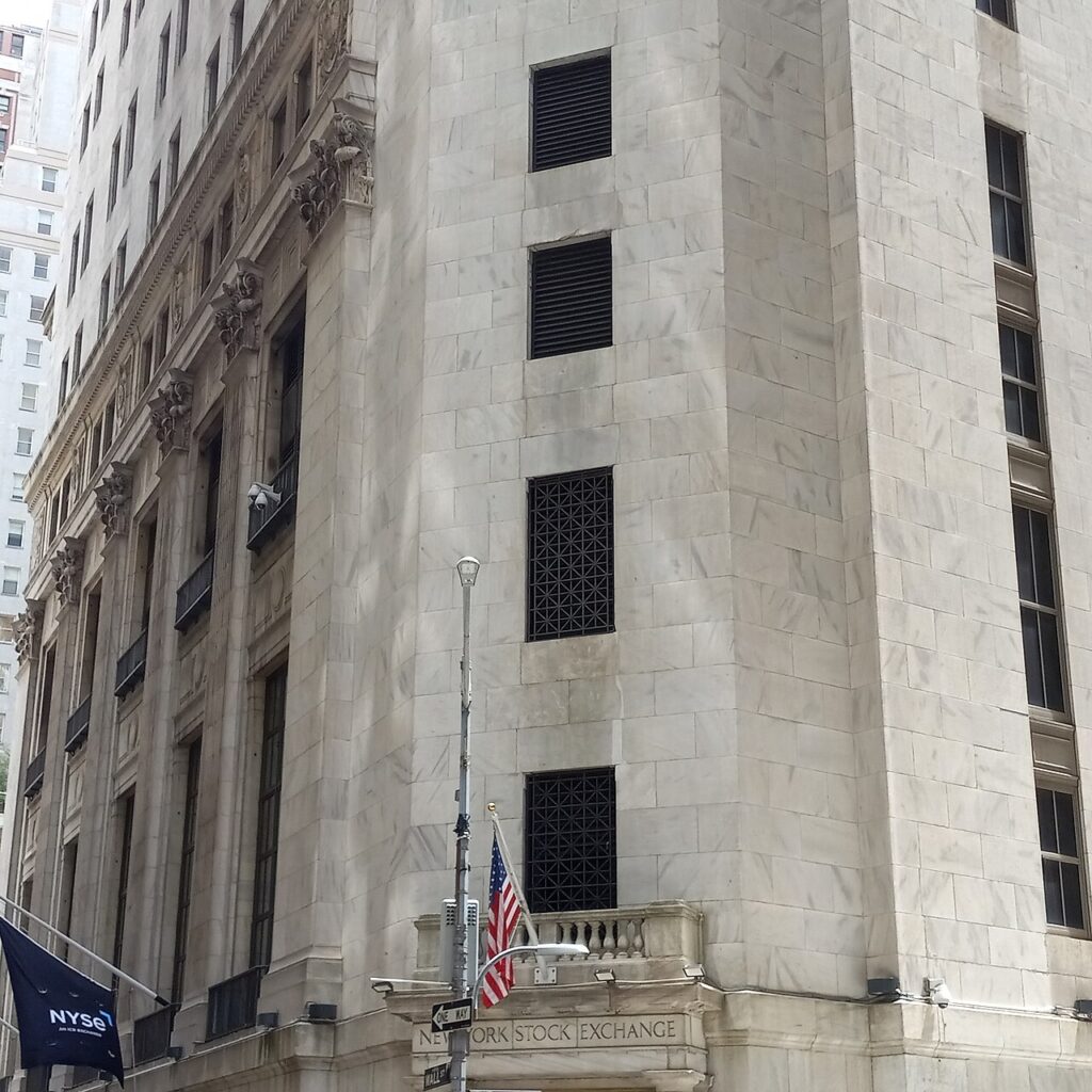 Gedung Bursa Saham New York di kawasan Wall Street