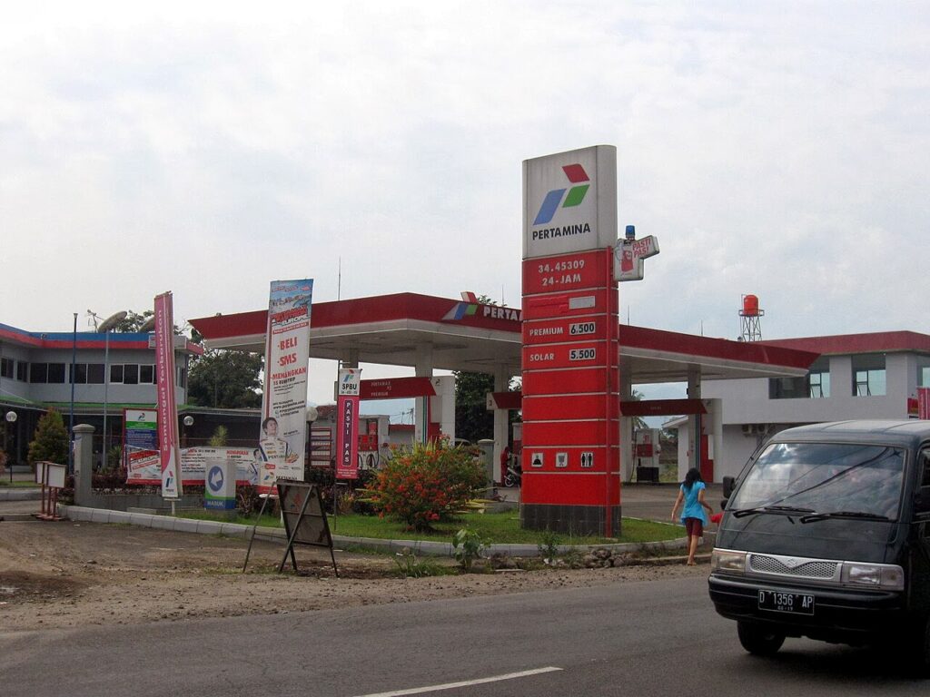 Ilustrasi stasiun pengisian bahan bakar umum Pertamina di Sumedang, bukan lokasi penggerebekan di Bandung