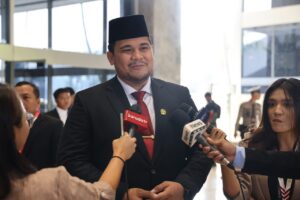 Anggota DPR RI Komisi III Fraksi Gerindra Andi Amar Ma'ruf Sulaiman menjawab pertanyaan wartawan, terkait upah minimum dan UMKM Luwu Timur