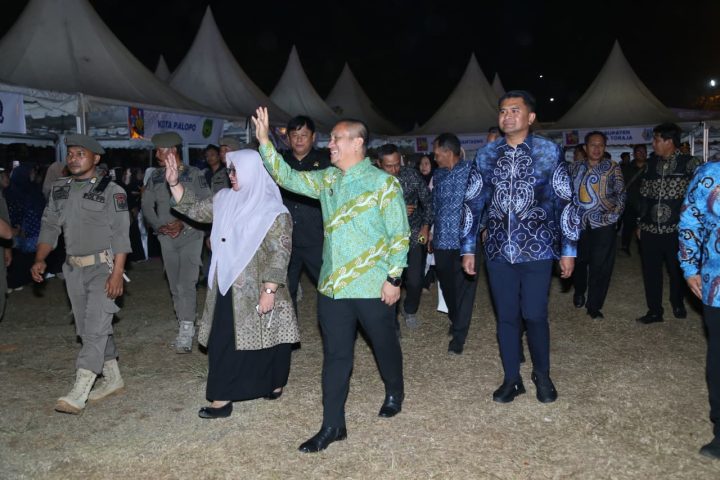 Bupati Luwu Timur bersama warga dan pelaku UMKM pada pembukaan Expo K-UMKM Sulsel 2026 di Sorowako