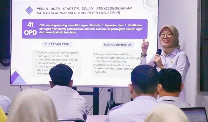 Suasana pembinaan statistik sektoral dan coaching Portal Satu Data Luwu Timur di Aula Media Center Diskominfo-SP
