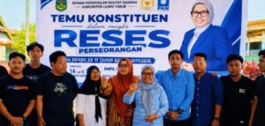 Wakil Ketua II DPRD Luwu Timur Harisah Suharjo berdialog dengan warga Desa Wewangriu dalam agenda reses